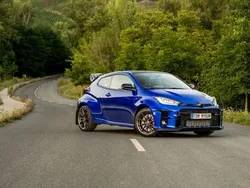 Blau Gebraucht 2022 Toyota Yaris Limousine | 31.990 € (Guter Preis)