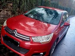Rot Gebraucht 2011 Citroën C4 Limousine | 4.000 € (Fairer Preis)
