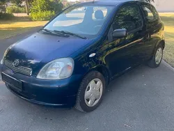 Blau Gebraucht 2002 Toyota Yaris Kleinwagen | 1.500 €
