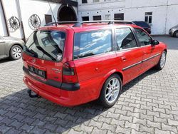 Rot Gebraucht 1998 Opel Vectra Sport Kombi | 2.550 € (Teuer)