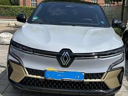 Grau Gebraucht 2022 Renault Mégane Iconic Limousine | 29.990 € (Etwas zu teuer)