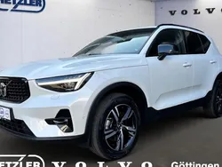 Weiß Gebraucht 2024 Volvo XC40 Plus SUV | 39.650 € (Fairer Preis)
