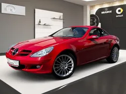 Rot Gebraucht 2007 Mercedes SLK200 AMG line Cabrio | 10.888 € (Superpreis)