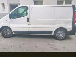 Weiß Gebraucht 2009 Renault Traffic Kombi | 2.000 €