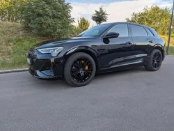 Schwarz Gebraucht 2022 Audi e-tron Black Edition SUV | 37.290 € (Fairer Preis)