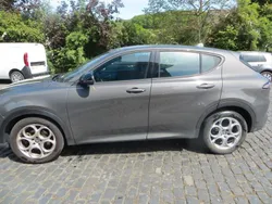 Grau Gebraucht 2023 Alfa Romeo Tonale Sprint SUV | 21.990 € (Fairer Preis)
