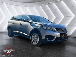 Grau Gebraucht 2020 Peugeot 5008 Active Van / Kleinbus | 18.999 € (Fairer Preis)