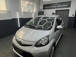 Silber Gebraucht 2013 Toyota Aygo Cool Kleinwagen | 4.750 € (Fairer Preis)