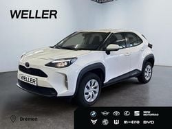 Weiss Gebraucht 2022 Toyota Yaris Cross Business Edition SUV | 21.880 € (Guter Preis)