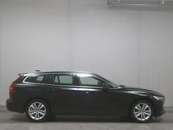 Schwarz Gebraucht 2020 Volvo V60 Momentum Kombi | 18.680 € (Guter Preis)