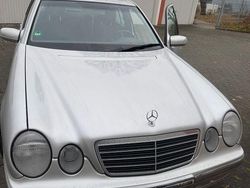 Silber Gebraucht 2001 Mercedes E200 Elegance Limousine | 8.700 €