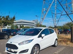 Weiß Gebraucht 2016 Ford Fiesta Celebration Kleinwagen | 5.990 € (Guter Preis)