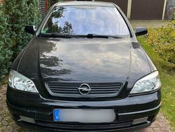 Schwarz Gebraucht 2002 Opel Astra Selection Limousine | 1.500 € (Etwas zu teuer)