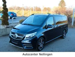 Blau Gebraucht 2020 Mercedes V250 AMG line Van / Kleinbus | 44.990 € (Fairer Preis)
