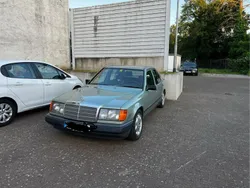 Grün Gebraucht 1987 Mercedes E230 Limousine | 4.299 €