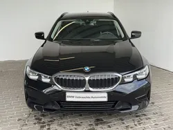 Schwarz Gebraucht 2022 BMW 320 Advantage Kombi | 27.649 € (Guter Preis)