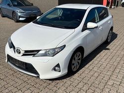 Weiß Gebraucht 2013 Toyota Auris Edition Limousine | 3.600 € (Superpreis)