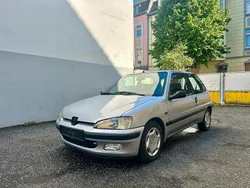 Grau Gebraucht 1997 Peugeot 106 Kleinwagen | 850 €