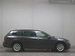 Grau Gebraucht 2021 VW Passat Business Kombi | 17.980 € (Guter Preis)