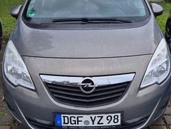 Braun Gebraucht 2011 Opel Meriva Edition Van / Kleinbus | 4.300 € (Fairer Preis)