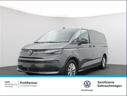 Grau Gebraucht 2024 VW Multivan Van / Kleinbus | 56.290 € (Fairer Preis)