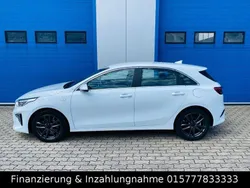 Weiß Gebraucht 2021 Kia Ceed Limousine | 18.800 € (Etwas zu teuer)