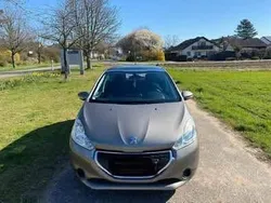 Grau Gebraucht 2013 Peugeot 208 Kleinwagen | 5.800 € (Fairer Preis)