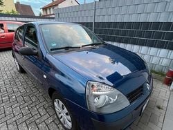 Blau Gebraucht 2005 Renault Clio II Kleinwagen | 2.299 €