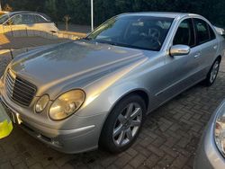 Silber Gebraucht 2002 Mercedes E220 Classic Limousine | 4.500 € (Fairer Preis)