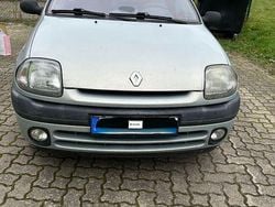 Grau Gebraucht 2000 Renault Clio II Limousine | 1.250 € (Guter Preis)