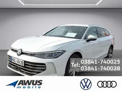 Weiss / pure white Gebraucht 2024 VW Passat Elegance Kombi | 47.990 € (Teuer)