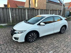 Weiß Gebraucht 2015 Honda Civic Elegance Limousine | 10.490 € (Fairer Preis)