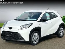 Schneeweiß Neu 2024 Toyota Aygo Play Kleinwagen | 15.800 €