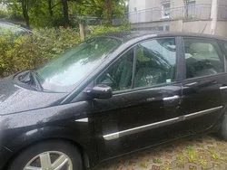 Schwarz Gebraucht 2005 Renault Scénic II Dynamique Van / Kleinbus | 600 € (Superpreis)