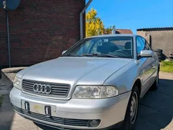 Silber Gebraucht 2001 Audi A4 Limousine | 1.000 € (Superpreis)