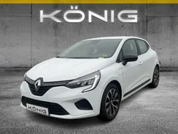 Weiß Gebraucht 2023 Renault Clio V Equilibre Kleinwagen | 12.990 € (Fairer Preis)