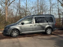 Grau Gebraucht 2015 VW Caddy Maxi Van / Kleinbus | 13.900 €