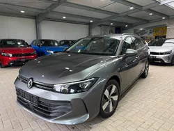 Grau Gebraucht 2024 VW Passat Kombi | 27.999 € (Fairer Preis)