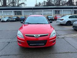 Rot Gebraucht 2008 Hyundai i30 Kombi | 3.800 € (Etwas zu teuer)