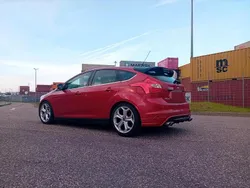 Rot Gebraucht 2011 Ford Focus S Kleinwagen | 7.099 €