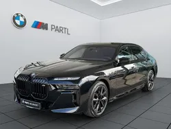 Black sapphire Neu 2025 BMW M760e Executive Limousine | 144.880 €