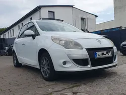 Weiß Gebraucht 2009 Renault Scénic III Dynamique Van / Kleinbus | 3.990 € (Fairer Preis)