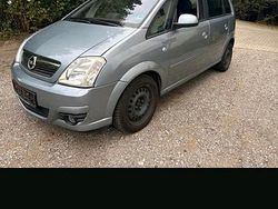 Grau Gebraucht 2009 Opel Meriva Sport Van / Kleinbus | 2.200 € (Fairer Preis)