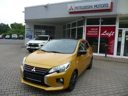 Gelb Gebraucht 2024 Mitsubishi Space Star Select+ Limousine | 16.290 € (Teuer)