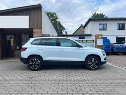 Bila laser/laser white Gebraucht 2019 Skoda Karoq Ambition SUV | 20.999 € (Guter Preis)