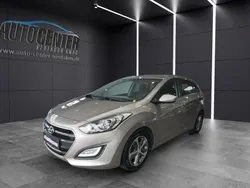 Grau Gebraucht 2015 Hyundai i30 Trend Kombi | 11.980 € (Etwas zu teuer)
