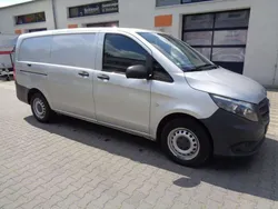 Brillantsilber metallic Gebraucht 2015 Mercedes Vito Van / Kleinbus | 9.700 € (Guter Preis)
