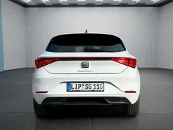 Weiß Gebraucht 2024 Seat Leon Kleinwagen | 25.399 € (Guter Preis)