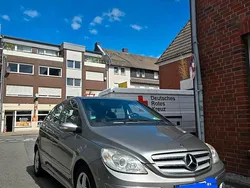 Grau Gebraucht 2007 Mercedes B180 Van / Kleinbus | 2.000 €