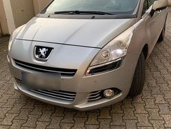 Silber Gebraucht 2013 Peugeot 5008 Van / Kleinbus | 4.500 €